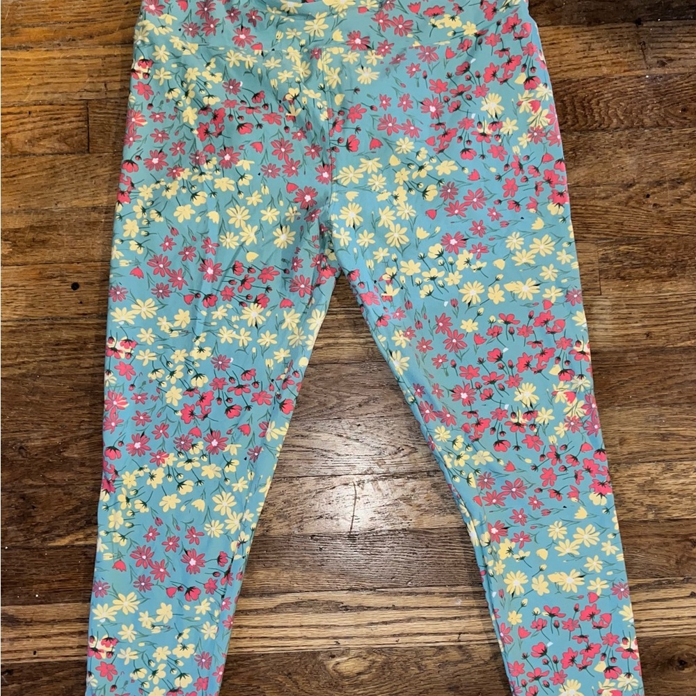 LulaRoe Flower Leggings. Green With Flowers Leggings, Size T/C